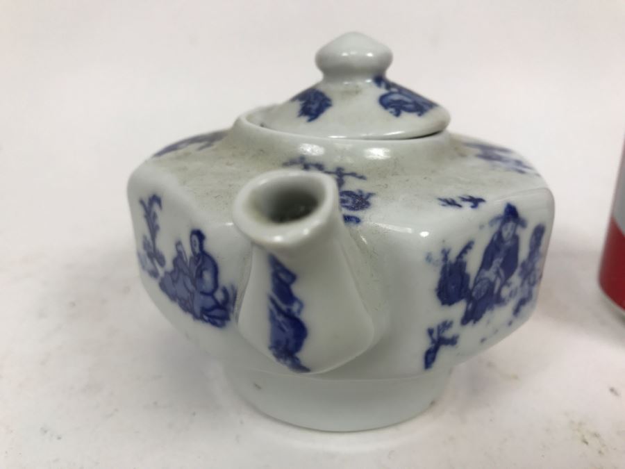 Small Blue And White Asian Tea Pot Signed Underneath [Photo 6]