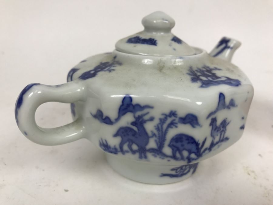 Small Blue And White Asian Tea Pot Signed Underneath [Photo 9]