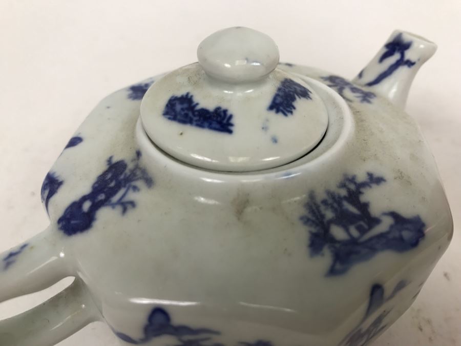 Small Blue And White Asian Tea Pot Signed Underneath [Photo 10]