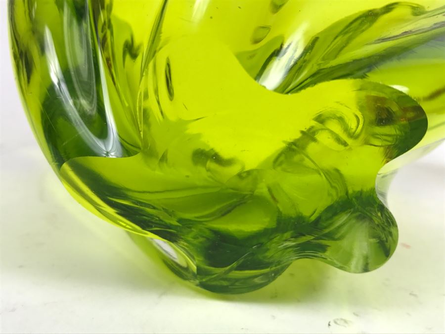 Stunning Japanese Hineri Glass Hand Crafted Art Glass Vase Color Similar To Vaseline Glass Light Green [Photo 17]