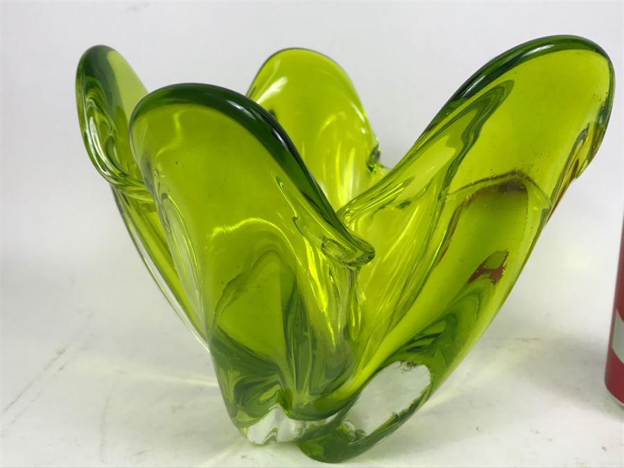 Stunning Japanese Hineri Glass Hand Crafted Art Glass Vase Color Similar To Vaseline Glass Light Green [Photo 10]