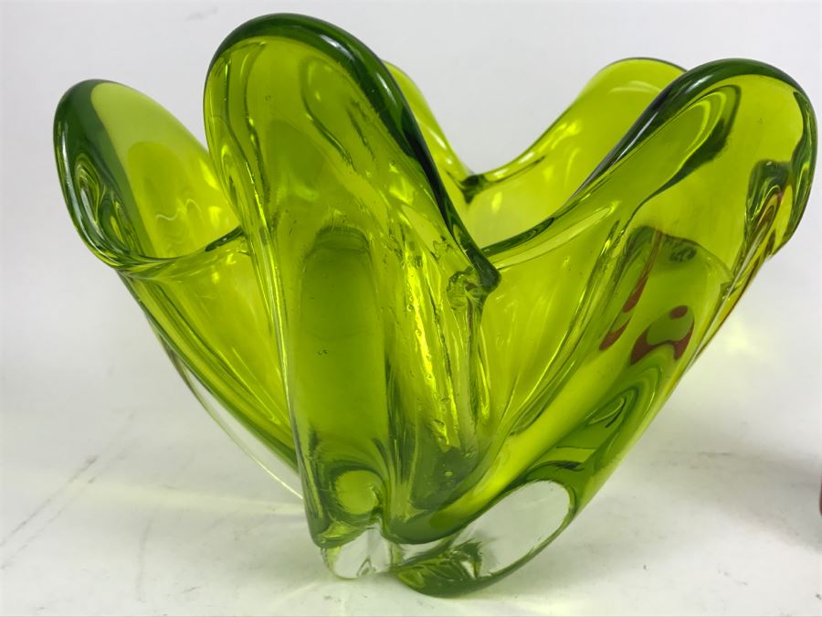 Stunning Japanese Hineri Glass Hand Crafted Art Glass Vase Color Similar To Vaseline Glass Light Green [Photo 12]