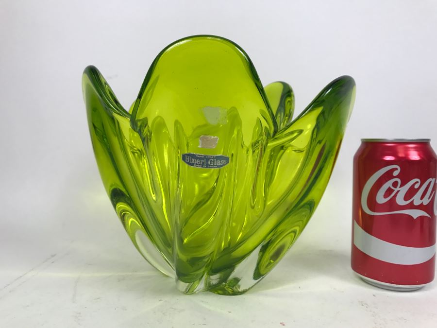 Stunning Japanese Hineri Glass Hand Crafted Art Glass Vase Color Similar To Vaseline Glass Light Green [Photo 3]