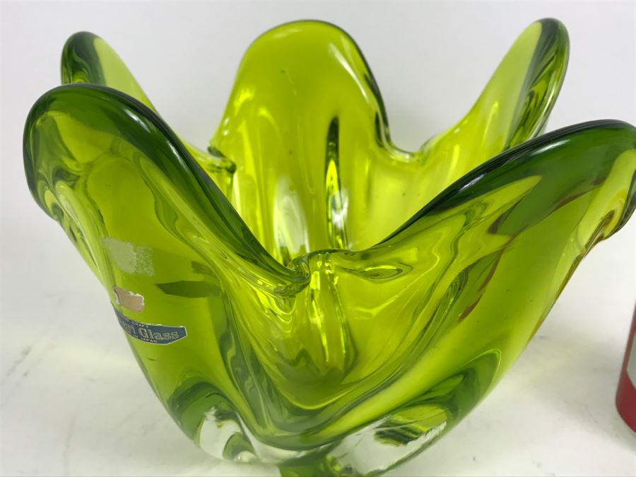 Stunning Japanese Hineri Glass Hand Crafted Art Glass Vase Color Similar To Vaseline Glass Light Green [Photo 9]