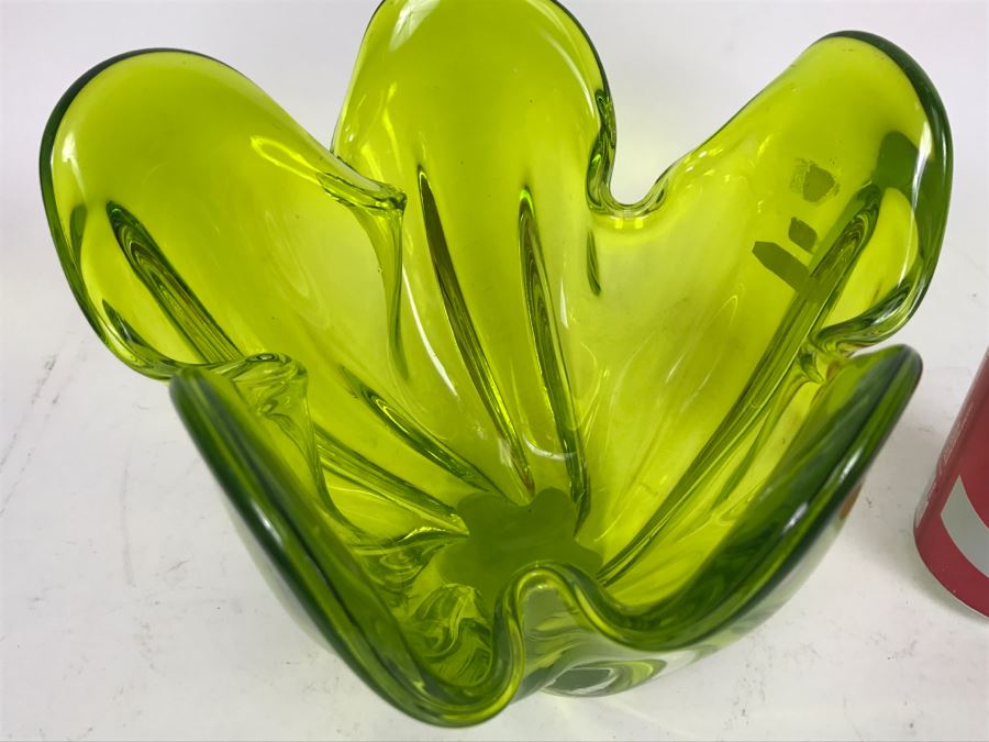 Stunning Japanese Hineri Glass Hand Crafted Art Glass Vase Color Similar To Vaseline Glass Light Green [Photo 15]