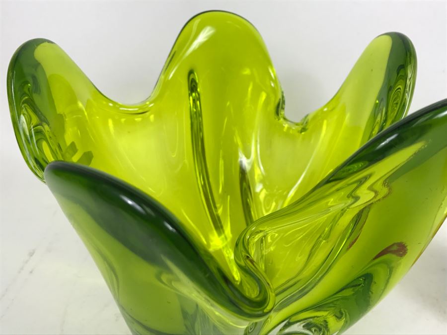 Stunning Japanese Hineri Glass Hand Crafted Art Glass Vase Color Similar To Vaseline Glass Light Green [Photo 11]