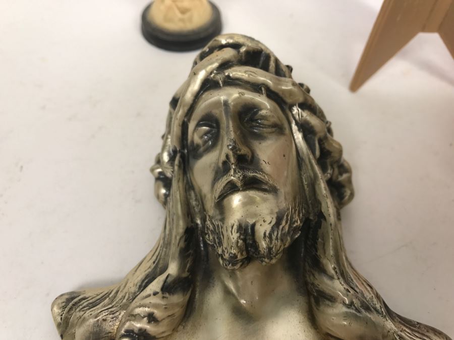 Various Religious Items [Photo 4]