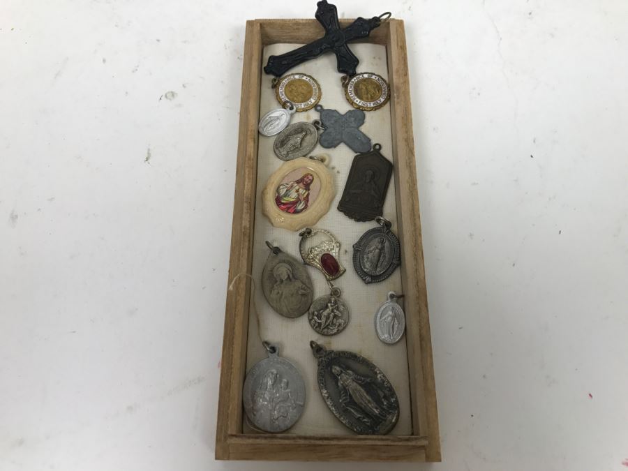 Various Religious Pendants Medals Charms [Photo 5]