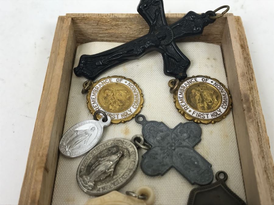 Various Religious Pendants Medals Charms [Photo 7]