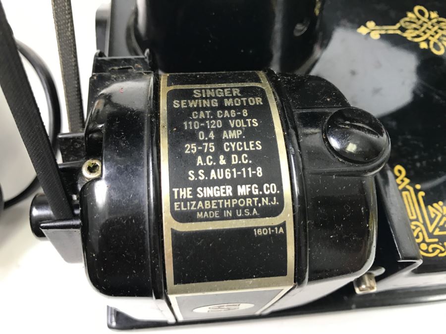 Singer Featherweight Sewing Machine With Carrying Case [Photo 19]