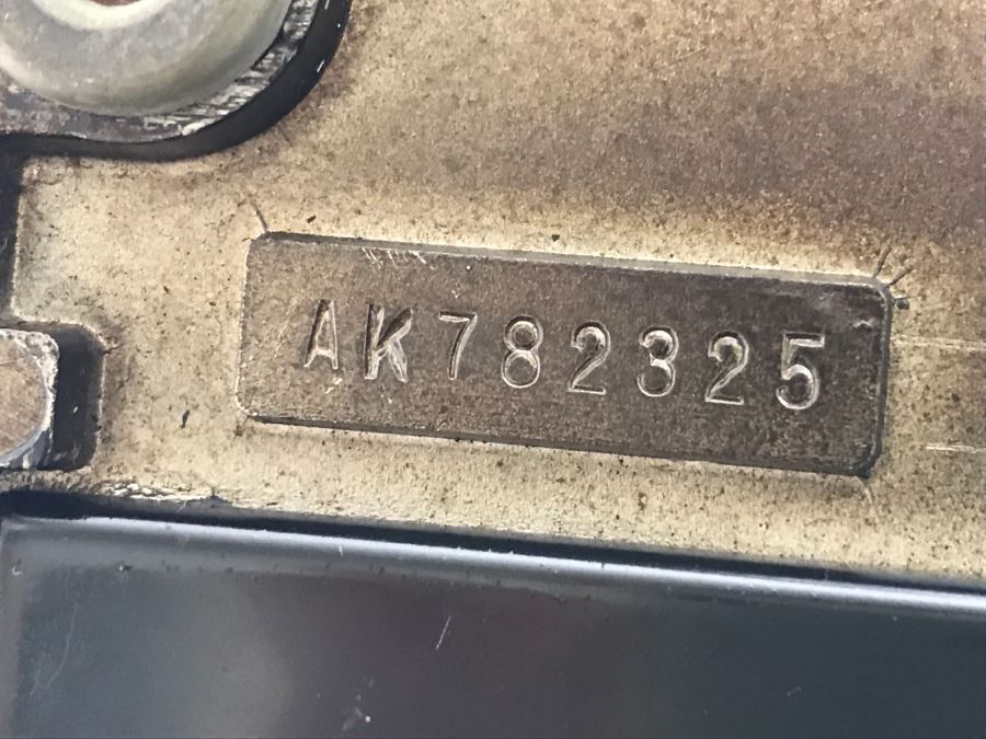 Singer Featherweight Sewing Machine With Carrying Case [Photo 27]