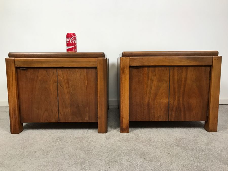 Pair Of Mid-Cenury LANE End Tables Cabinets With Single Door Style No 1590 92 [Photo 3]