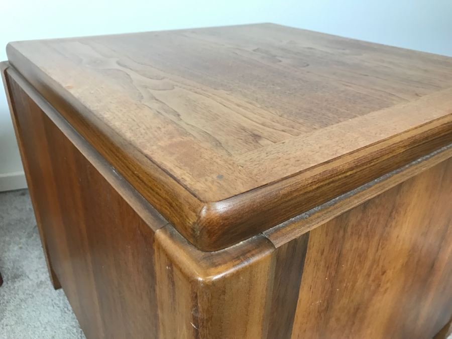 Pair Of Mid-Cenury LANE End Tables Cabinets With Single Door Style No 1590 92 [Photo 13]