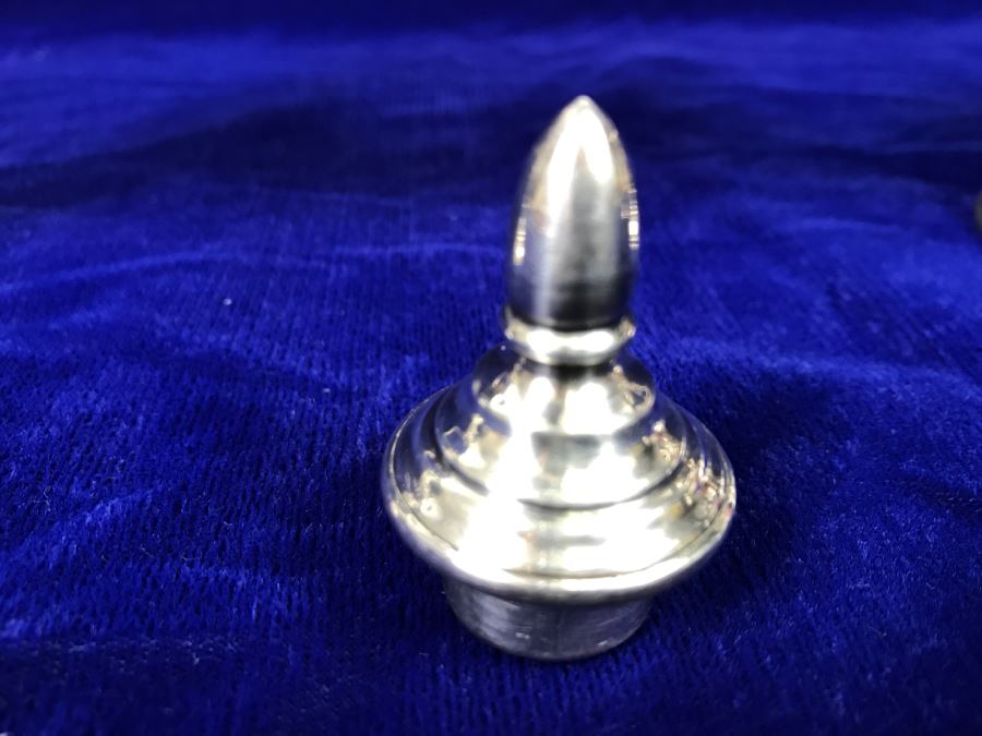 Pair Of Vintage Sterling Silver 950 Signed Japanese Candelabras - 627g Sterling Silver 950 Melt Value $308 - Note That One Candle Holder Needs Repair [Photo 11]