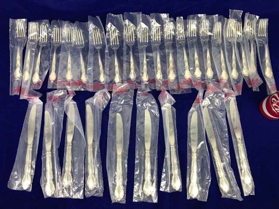 New Old Stock 30 Pieces Of Gorham Company Sterling Silver 20 Forks And 10 Knives - Forks Alone Weigh 851g $408 Melt Value - Knives An Additional ~$68 Melt Value = ~$470MV [Photo 4]