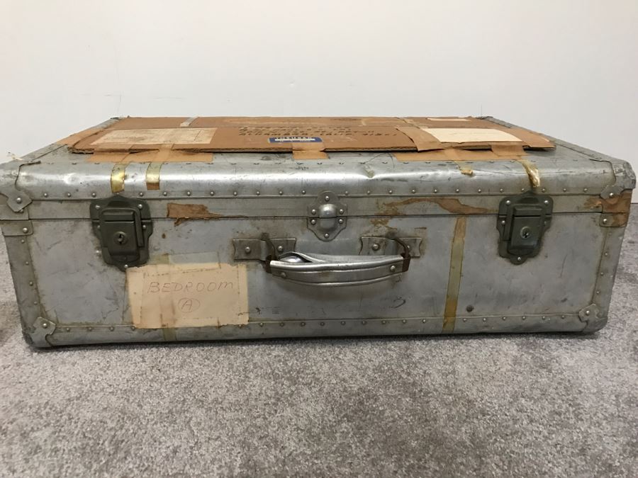 Vintage Metal Japanese Suitcase [Photo 4]