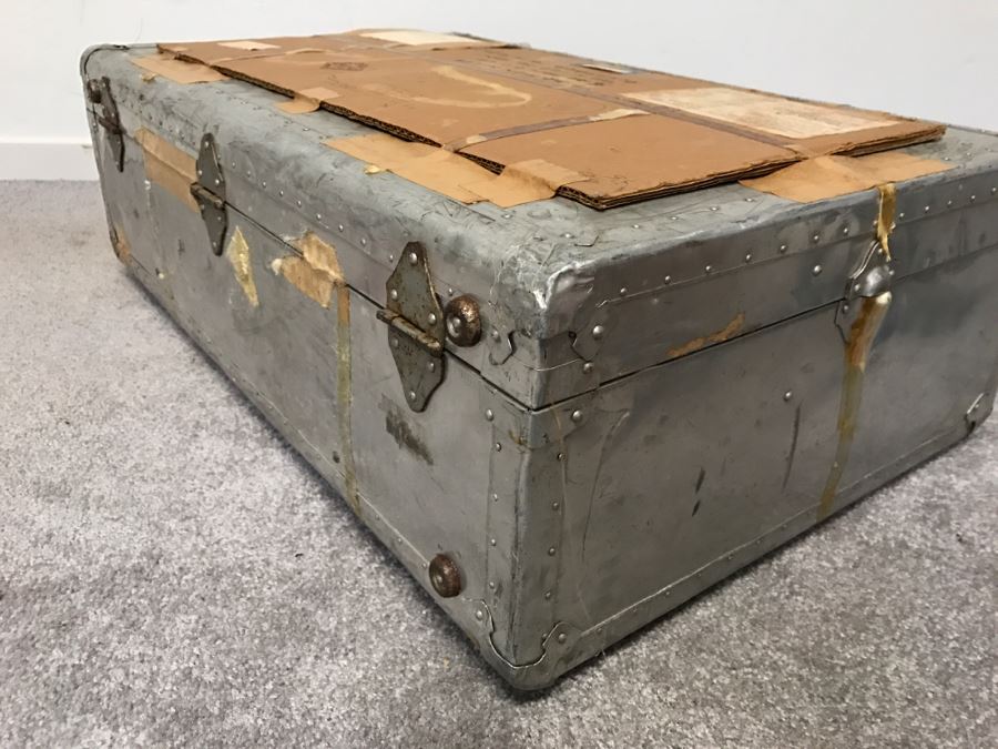 Vintage Metal Japanese Suitcase [Photo 10]