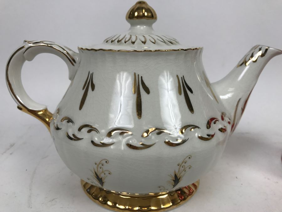 Vintage Ellgreave England Teapot White With Gold Painted Accents [Photo 2]