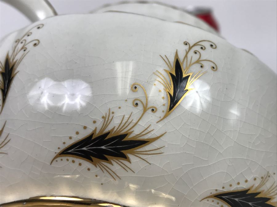 Vintage Ellgreave England Teapot White With Gold Painted Accents [Photo 10]
