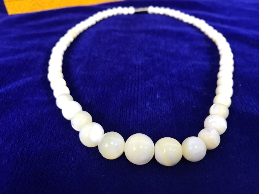 Vintage Asian Mother Of Pearl Graduated Bead Necklace With Box [Photo 9]