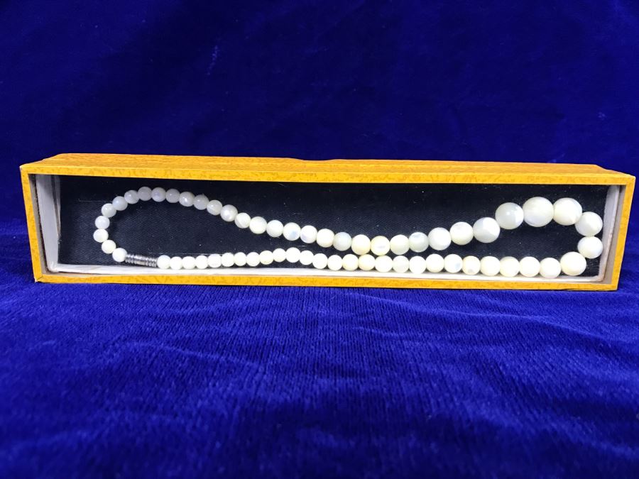 Vintage Asian Mother Of Pearl Graduated Bead Necklace With Box [Photo 6]