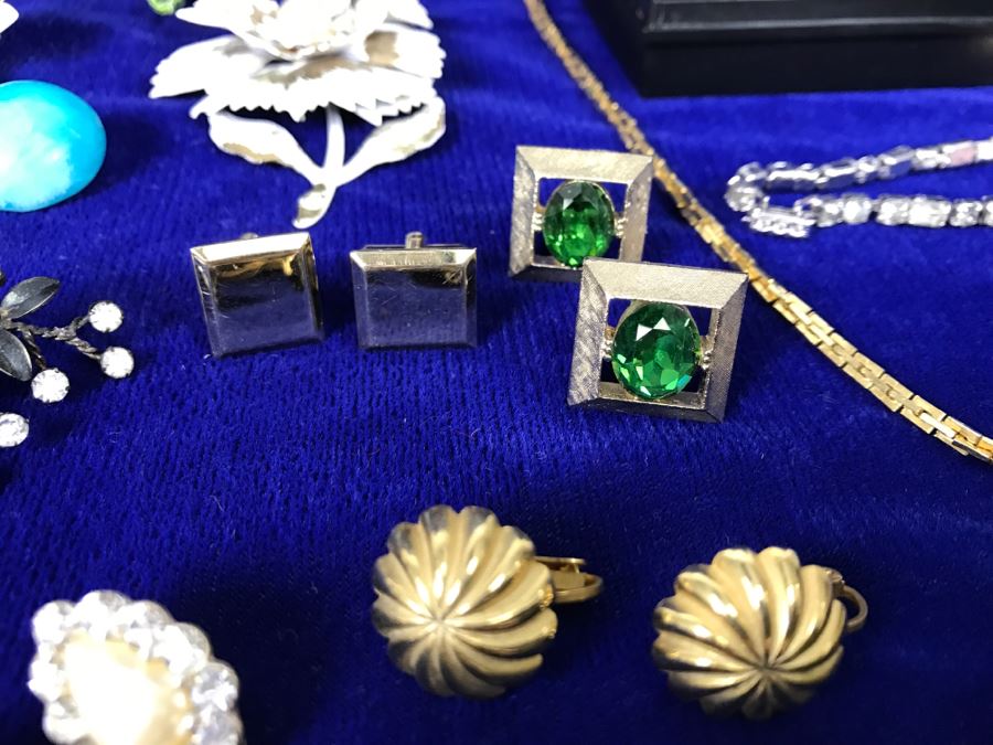 Huge Collection Of Vintage Costume Jewelry Hong Kong Some Sterling Silver See All Photos [Photo 10]