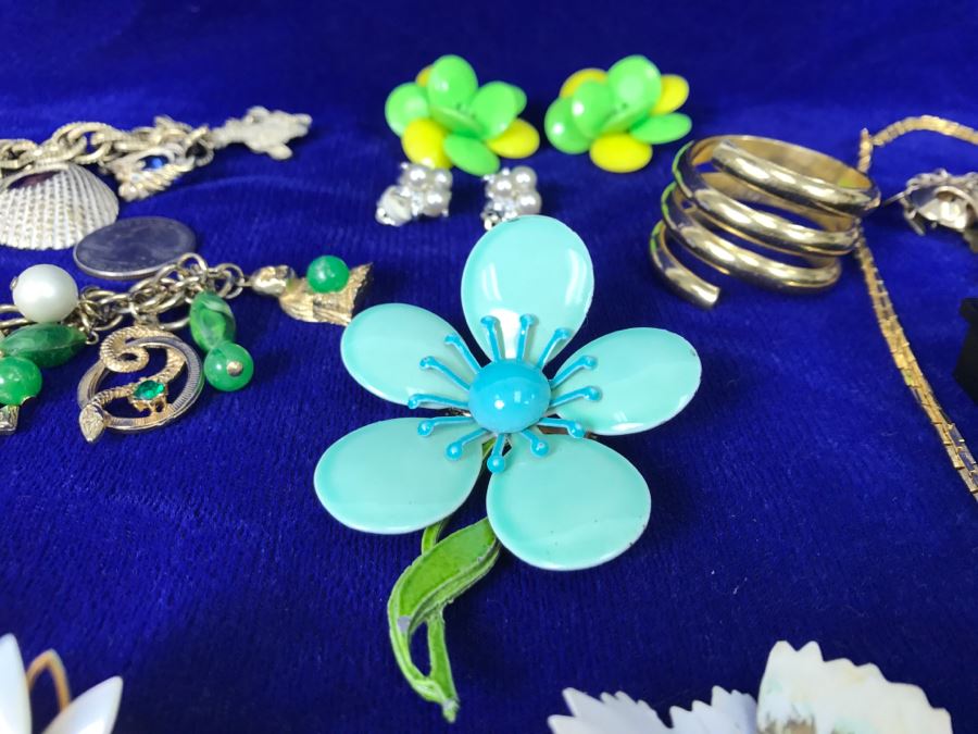 Huge Collection Of Vintage Costume Jewelry Hong Kong Some Sterling Silver See All Photos [Photo 15]