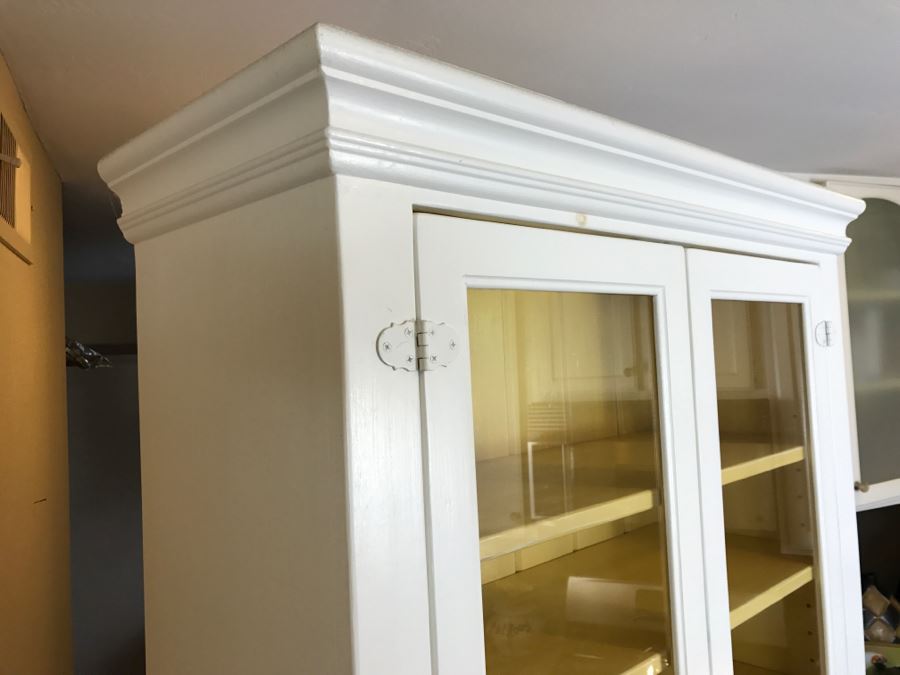 White Wooden Cupboard China Cabinet [Photo 6]