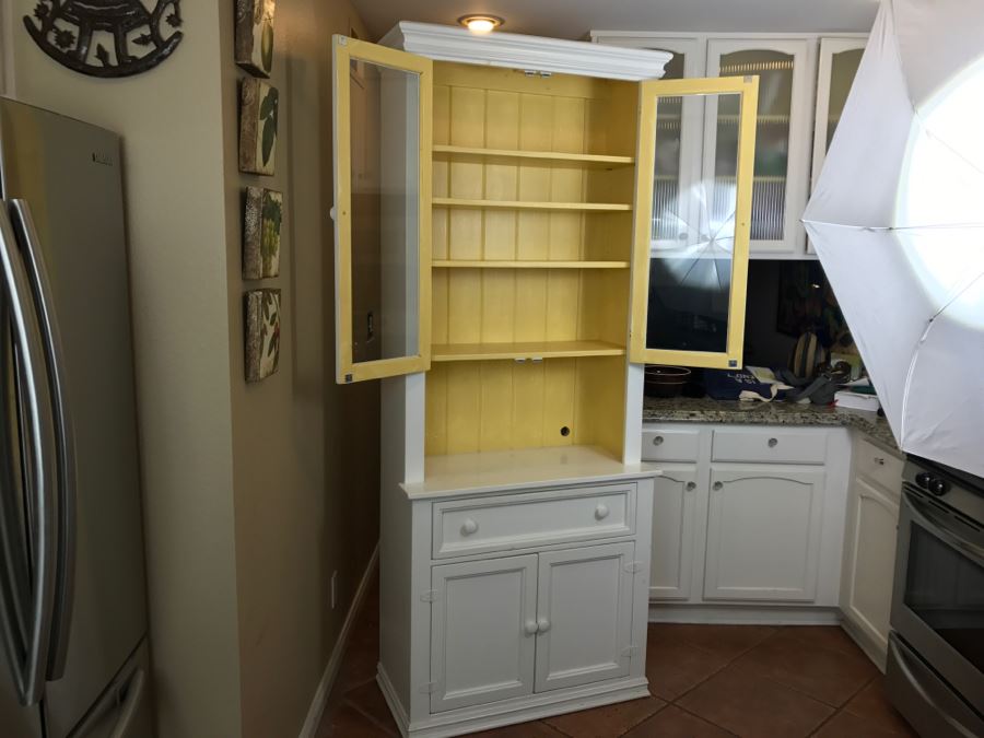 White Wooden Cupboard China Cabinet [Photo 2]