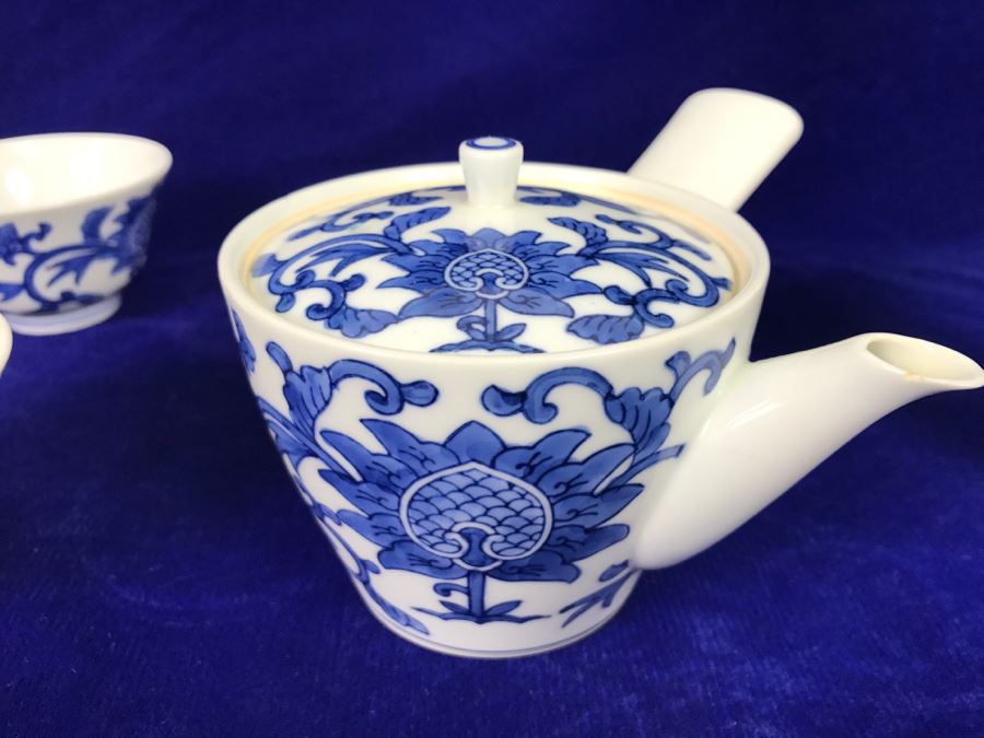 10 Piece Asian Blue And White Tea Set - See Photos For Slight Chip In Spout [Photo 5]
