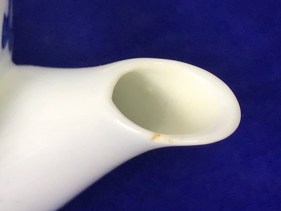 10 Piece Asian Blue And White Tea Set - See Photos For Slight Chip In Spout [Photo 8]