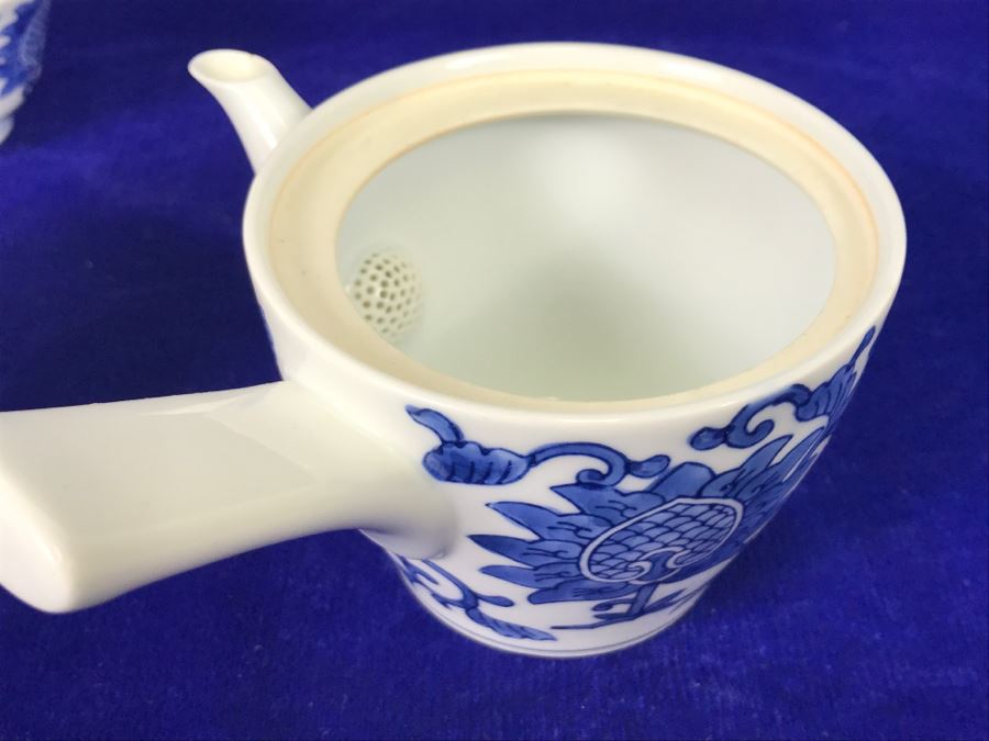 10 Piece Asian Blue And White Tea Set - See Photos For Slight Chip In Spout [Photo 11]