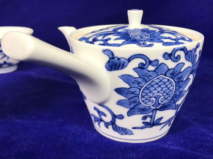 10 Piece Asian Blue And White Tea Set - See Photos For Slight Chip In Spout [Photo 10]