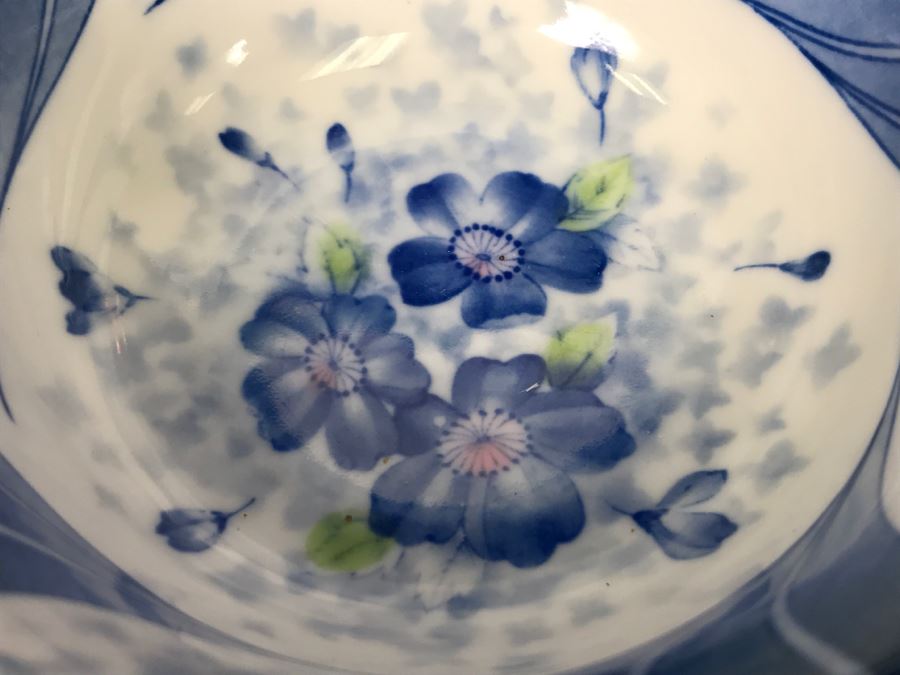 Pair Of Signed Japanese Blue And White Bowls [Photo 10]