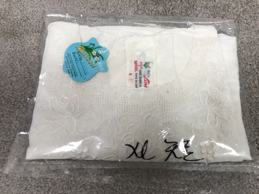 Hand Embroidered Linen Dress By Daffodil Size XL New With Tags From China [Photo 2]