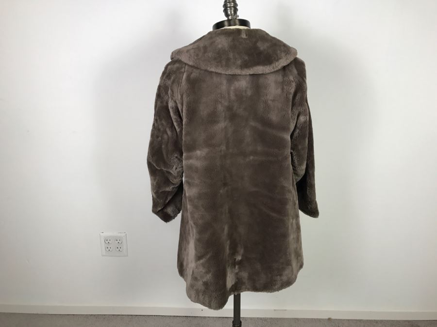 JUST ADDED - Vintage Faux Fur Women's Coat Cloud No. 9 Woven By Collins & Aikman [Photo 5]