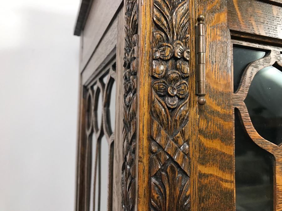Stunning Antique Tiger Oak Cabinet With Turned Legs, Claw Feet And Detailed Wood Carvings Nice 3-Sided Glass Display Cabinet [Photo 14]
