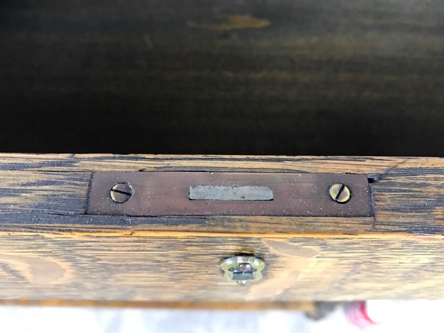 Stunning Antique Tiger Oak Cabinet With Turned Legs, Claw Feet And Detailed Wood Carvings Nice 3-Sided Glass Display Cabinet [Photo 6]
