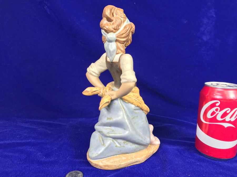 Vintage Lladro Figurine Woman Washing Clothes With Dog [Photo 7]