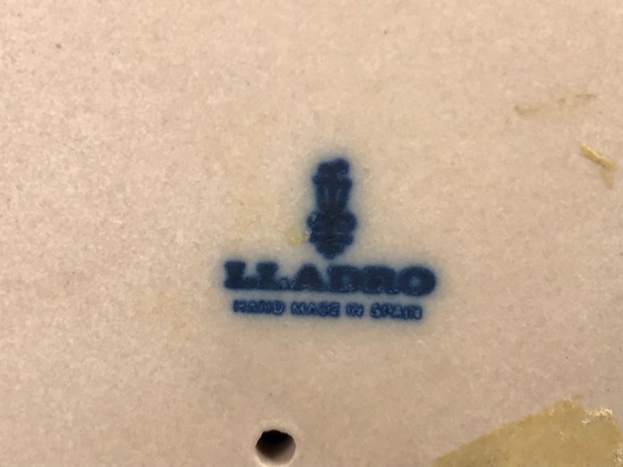 Vintage Lladro Figurine Woman Washing Clothes With Dog [Photo 15]