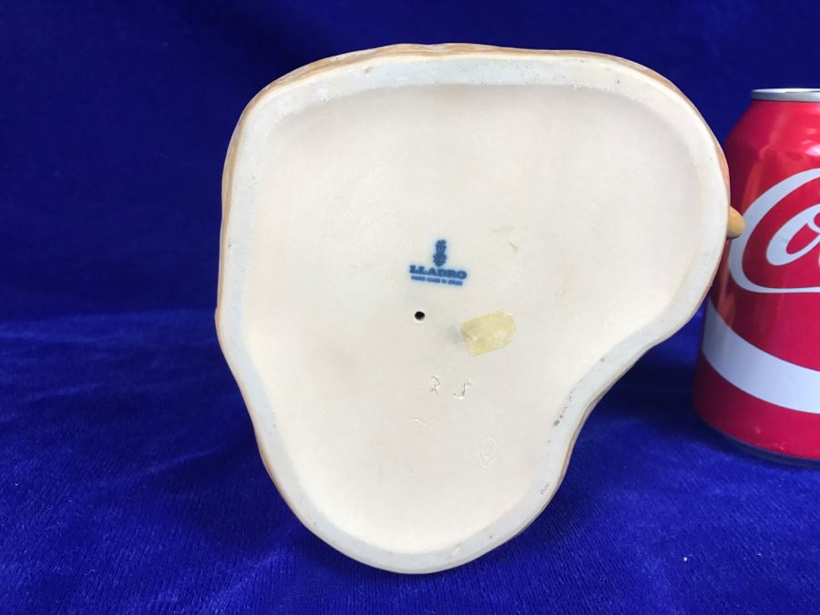 Vintage Lladro Figurine Woman Washing Clothes With Dog [Photo 13]