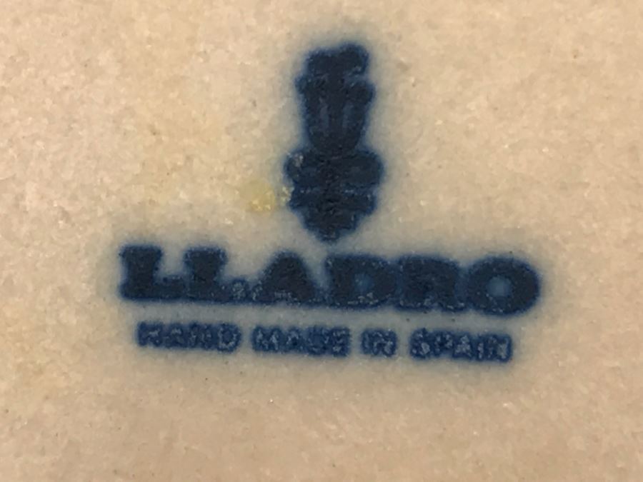 Vintage Lladro Figurine Woman Washing Clothes With Dog [Photo 16]