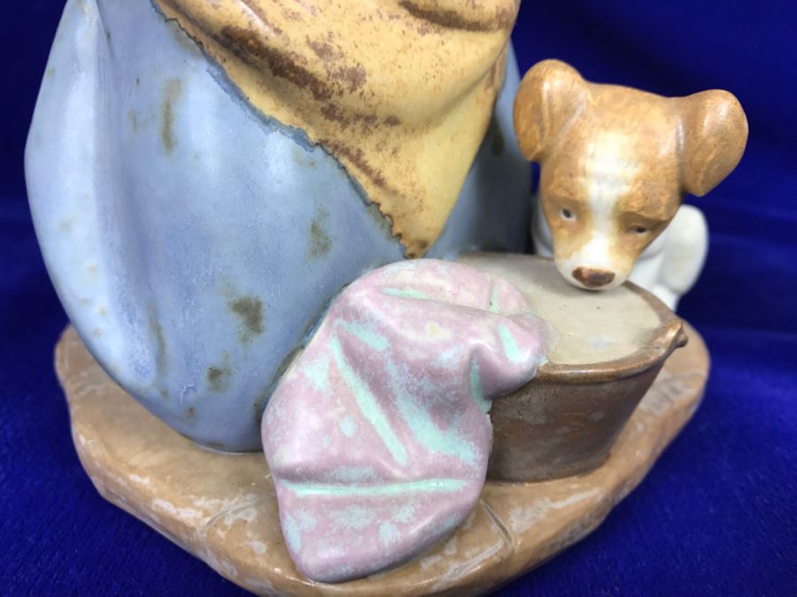 Vintage Lladro Figurine Woman Washing Clothes With Dog [Photo 6]