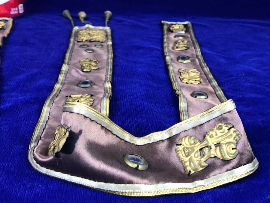 Old Chinese Silk Hangings Adorned With Gold Ornamentation [Photo 16]