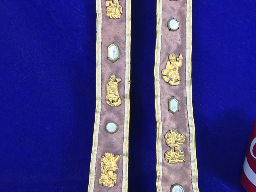 Old Chinese Silk Hangings Adorned With Gold Ornamentation [Photo 8]