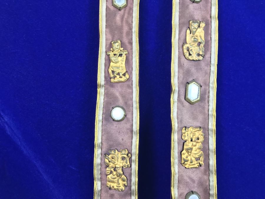 Old Chinese Silk Hangings Adorned With Gold Ornamentation [Photo 9]