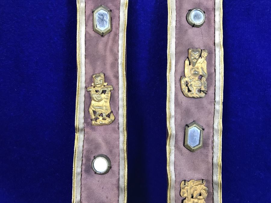 Old Chinese Silk Hangings Adorned With Gold Ornamentation [Photo 11]