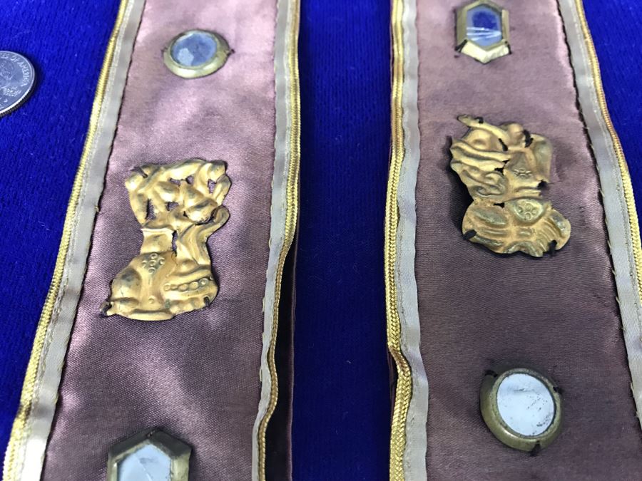 Old Chinese Silk Hangings Adorned With Gold Ornamentation [Photo 6]