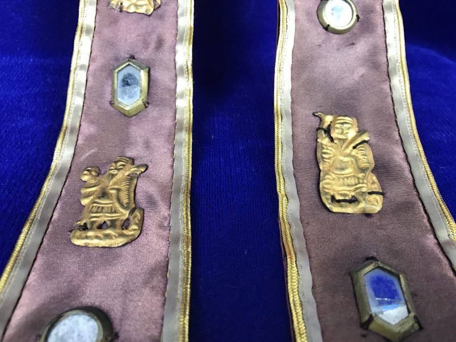 Old Chinese Silk Hangings Adorned With Gold Ornamentation [Photo 7]