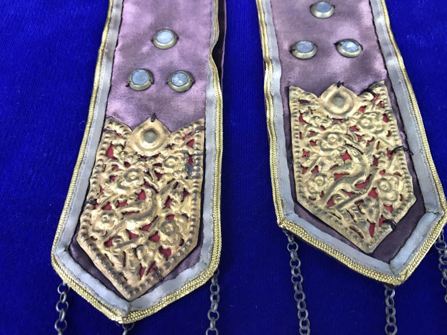 Old Chinese Silk Hangings Adorned With Gold Ornamentation [Photo 4]